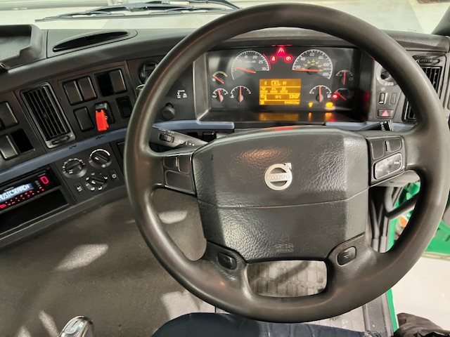 Volvo FM 400 8×4 Day Cab Tipper