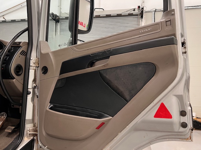 DAF CF85 410 8×4 Day Cab Hookloader Manual