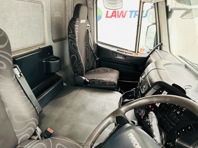 Iveco Stralis 310 AT 6×2 Box Van