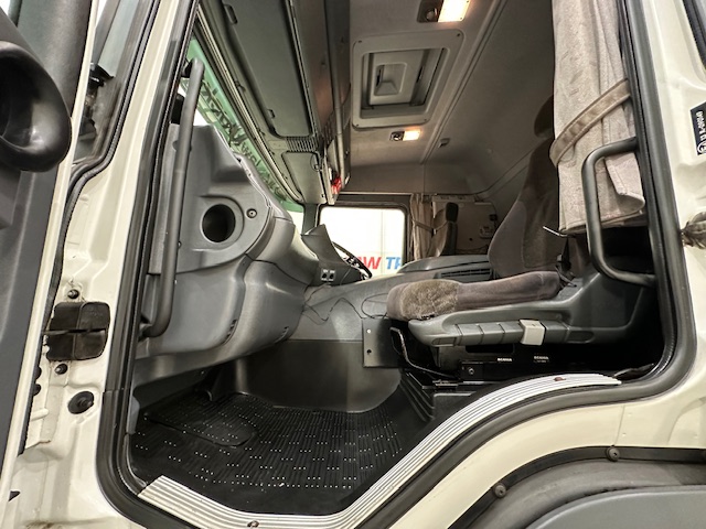 Scania P94 230 Sleeper Cab Curtainsider
