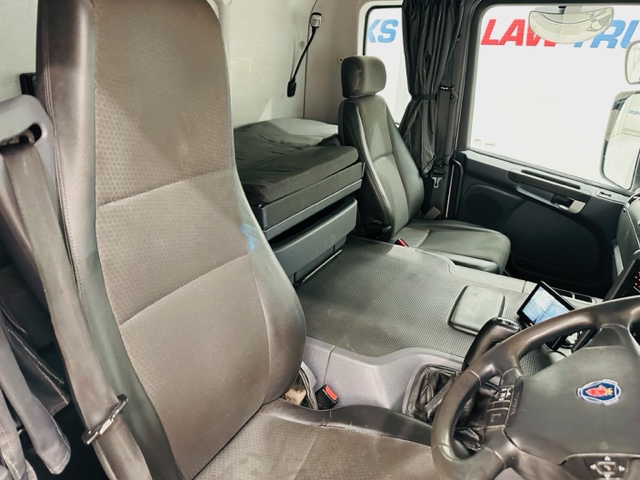 Scania P250 4×2 Sleeper Cab Box Van Manual