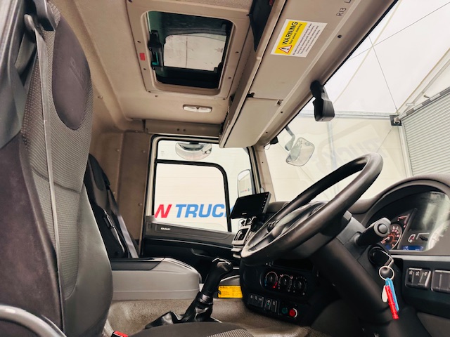 DAF CF 290 6×2 Rear Steer Fridge Box