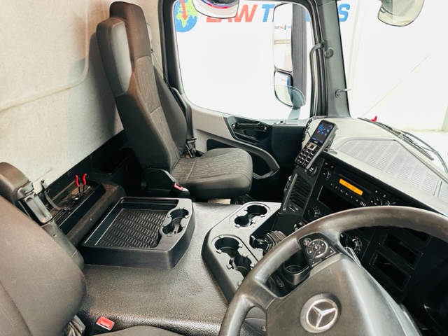Mercedes Actros 1824 Day Cab Curtainsider