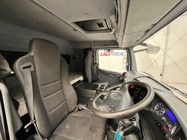 Mercedes Axor 2529 6×2 Rear Lift Sleeper Cab Fridge Box