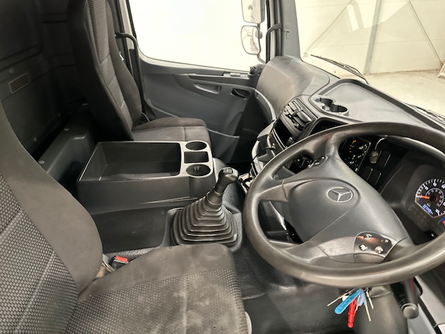 Mercedes Axor 1824 Day Cab Curtainsider Manual