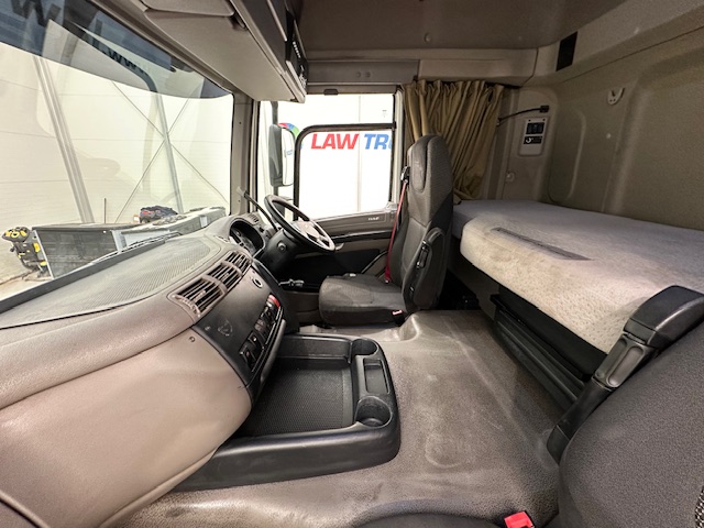 DAF CF85 460 6×2 Midlift Tractor Unit