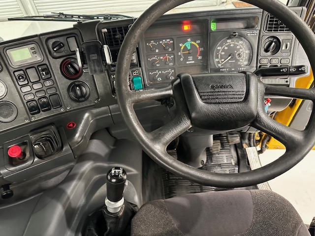 Scania 114 340 6×2 Rear Lift Day Cab Beavertail