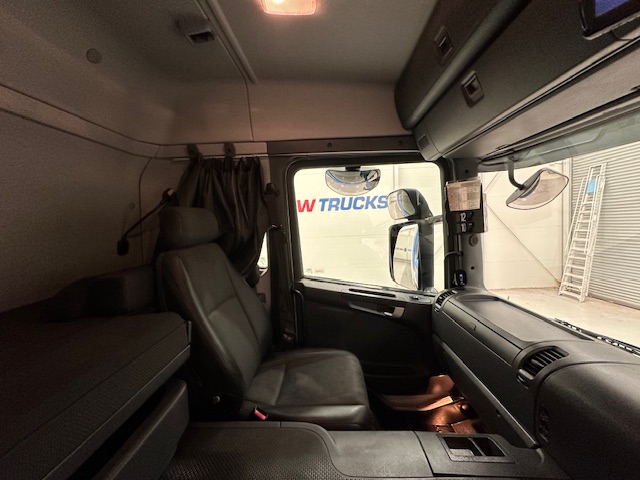 Scania P250 4×2 Sleeper Cab Fridge Box