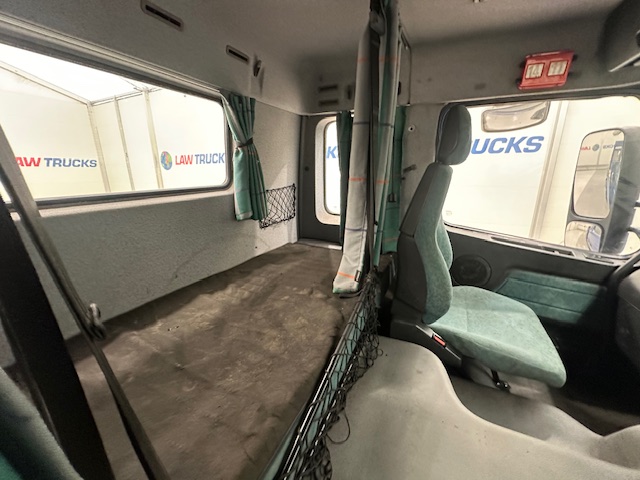 Volvo FM12 340 Rear Lift Sleeper Beavertail