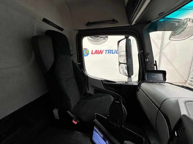 Mercedes Antos 2532 6×2 Rear Lift Day Cab Fridge Box