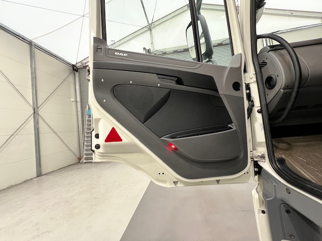 DAF CF 260 4×2 Day Cab Fridge Box