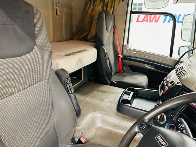 DAF CF75 310 6×2 Rear Lift Sleeper Cab Curtainsider