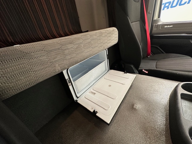 DAF CF 450 6×2 Space Cab Tractor Unit