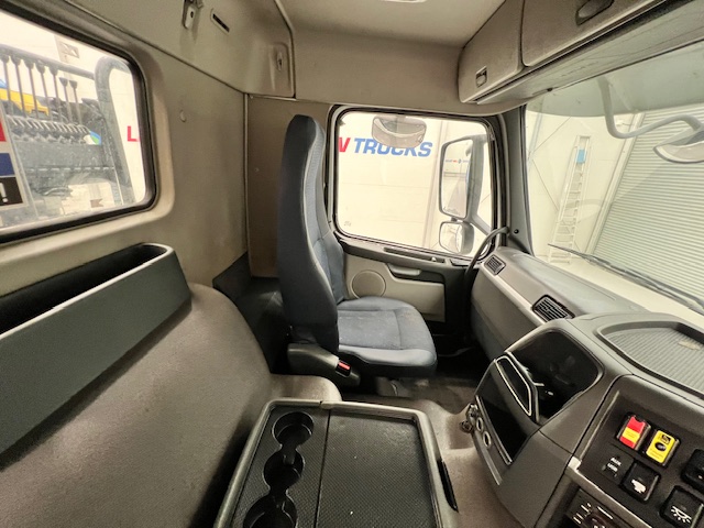 Volvo FM 460 8×4 Steel Tipper Grab