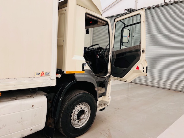DAF CF 330 6×2 Rear Lift Fridge Box