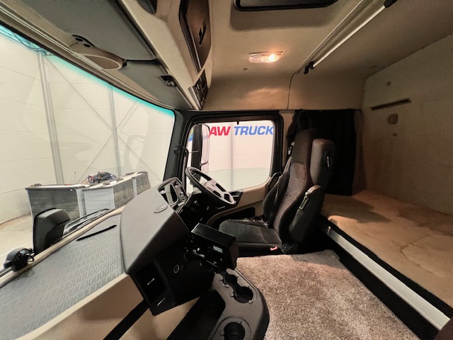 Mercedes Actros 1824 4×2 Sleeper Cab Curtainsider