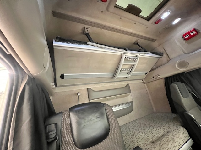 DAF XF 460 4×2 Super Space Cab Tractor Unit
