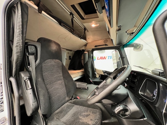 Mercedes Actros 1824 4×2 Sleeper Cab Fridge Box