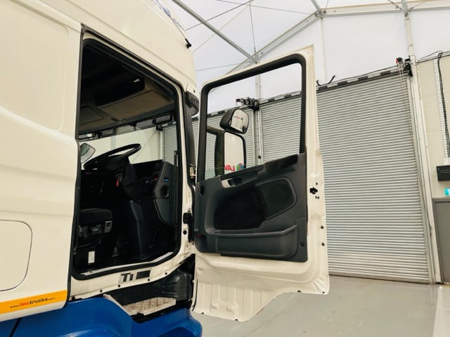 Scania R480 Rear Lift Sleeper Cab Flatbed Manual