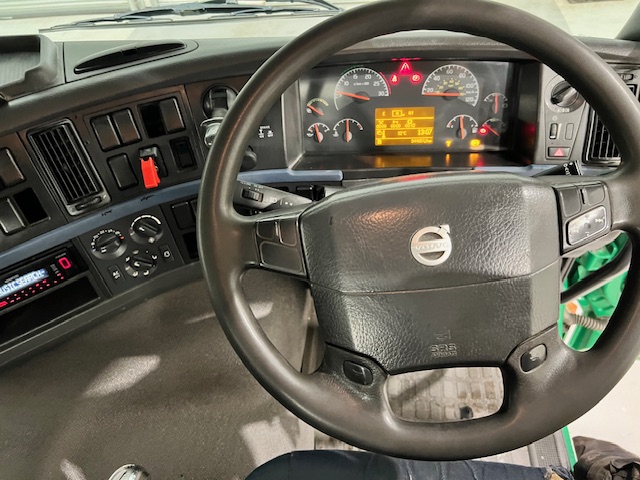 Volvo FM 400 8×4 Day Cab Tipper