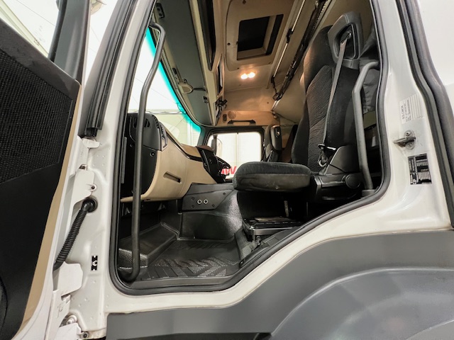 Mercedes Actros 1824 4×2 Sleeper Cab Fridge Box