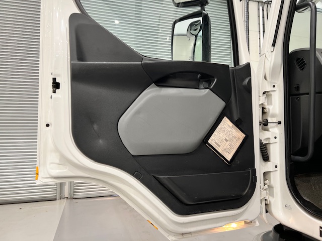 Renault C320 6×2 Day Cab Dropside with Crane
