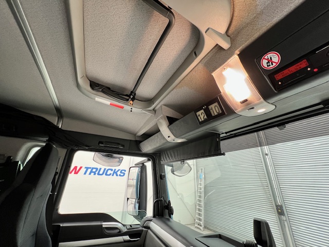 MAN TGS 26.320 6×2 Sleeper Cab Insulated Box Van