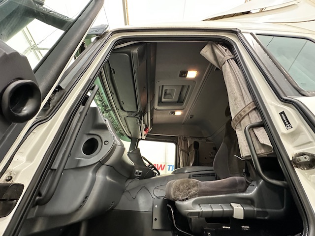 Scania P94 230 Sleeper Cab Curtainsider