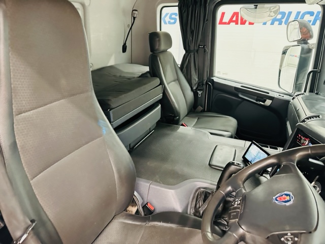 Scania P250 4×2 Sleeper Cab Box Van Manual