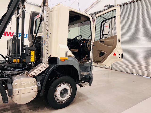 DAF CF85 360 8×4 Day Cab Hookloader Manual