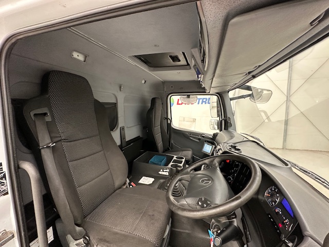 Mercedes Axor 1824 Day Cab Box Van