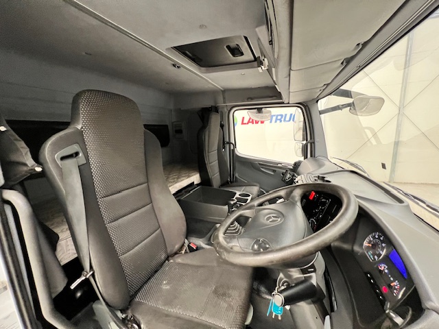 Mercedes Axor 2529 6×2 Rear Lift Sleeper Cab Fridge Box