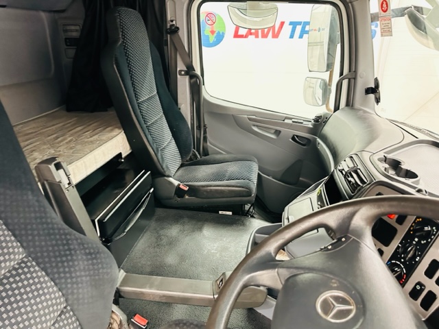 Mercedes 2543 6×2 10 Tyre Rear Lift Sleeper Cab Box Van
