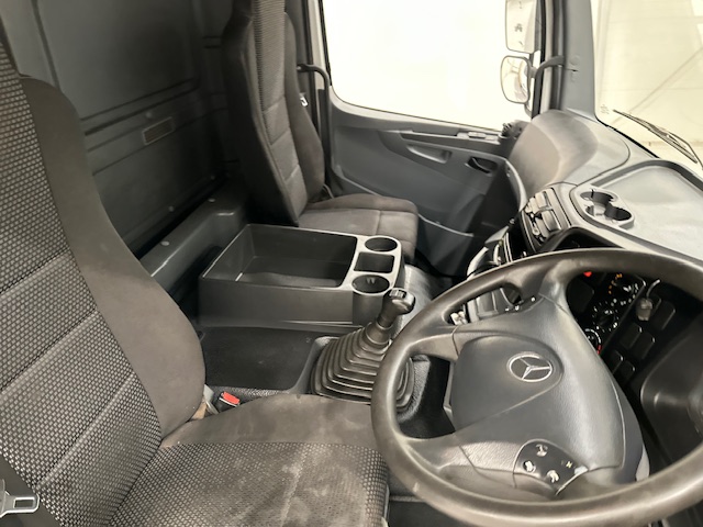 Mercedes Axor 1824 Day Cab Curtainsider Manual