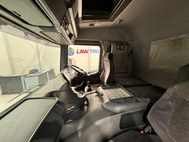 Scania P94 220 4×2 Sleeper Cab Box Van Manual