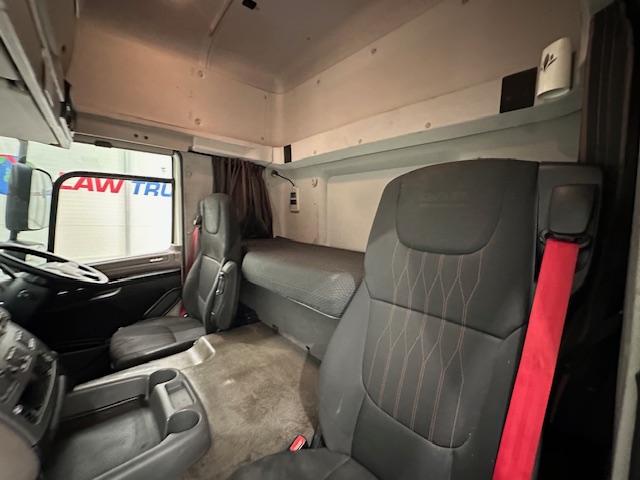 DAF CF 260 Sleeper Cab Curtainsider