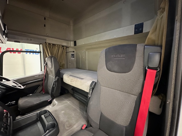 DAF CF85 460 6×2 Midlift Tractor Unit