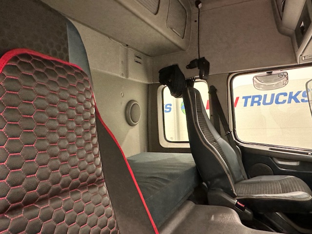 Volvo FM 450 6×2 Midlift Tractor Unit