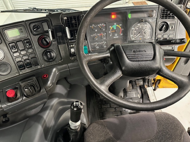 Scania 114 340 6×2 Rear Lift Day Cab Beavertail