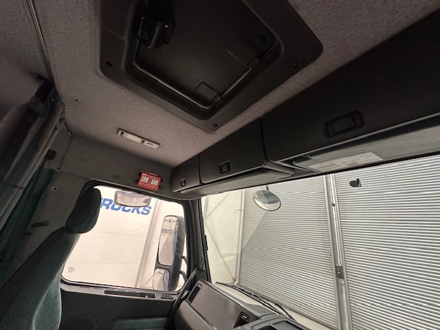 Volvo FM12 340 Rear Lift Sleeper Beavertail