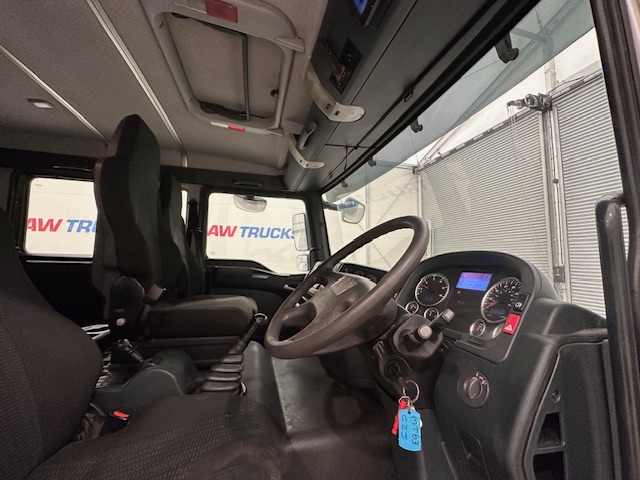 MAN TGL 12.220 Crew Cab Tilt and Slide