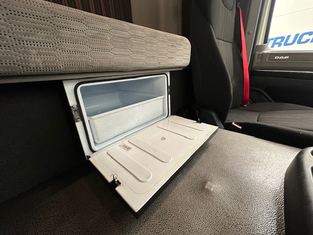 DAF CF 450 6×2 Space Cab Tractor Unit