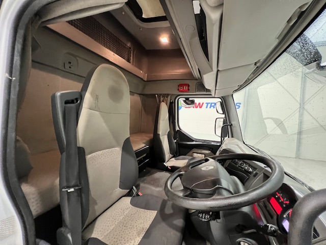 Renault Midlum 190 Sleeper Cab Box Van