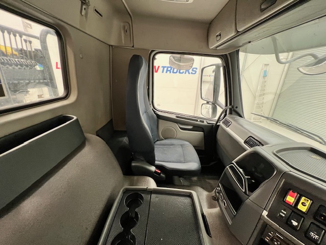 Volvo FM 460 8×4 Steel Tipper Grab