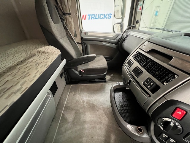 DAF XF 460 6×2 Midlift Tractor Unit