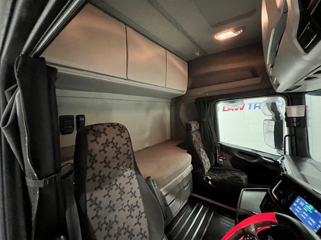 Scania R450 6×2 Midlift Tractor Unit