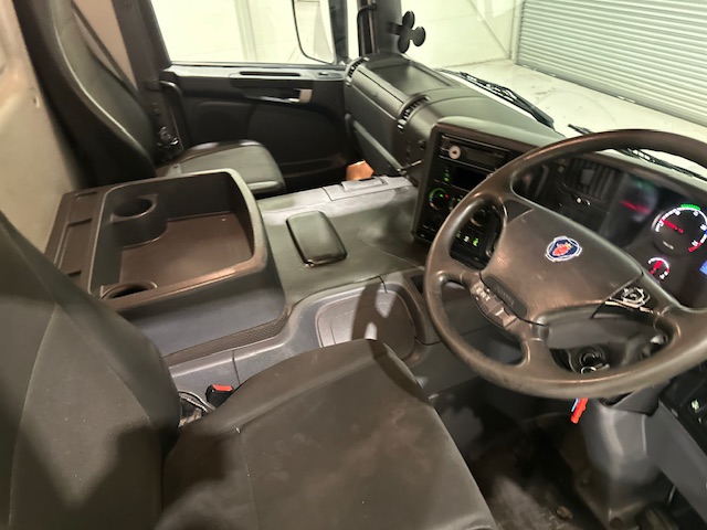 Scania P280 6×2 Rear Lift Day Cab Fridge Box