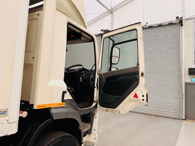 DAF CF 330 6×2 Rear Lift Fridge Box