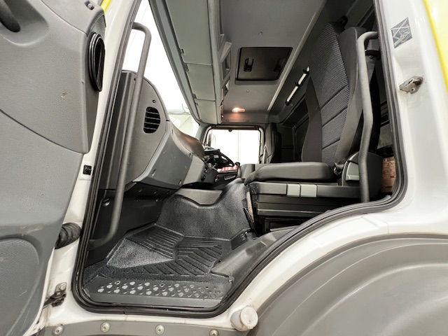 Mercedes Axor 2529 Rear Lift Brick Grab Manual