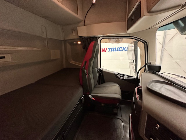 Volvo FH 500 6×2 Midlift Tractor Unit